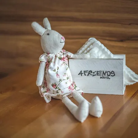 Auberge de jeunesse 4 Couples *